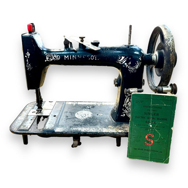 1948 Singer Sewing Machine 66-16