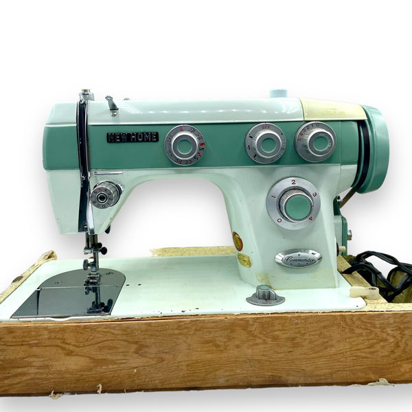 "New Home Commander" Vintage Janome Sewing Machine + Carrying Case (READ DESCRIPTION)